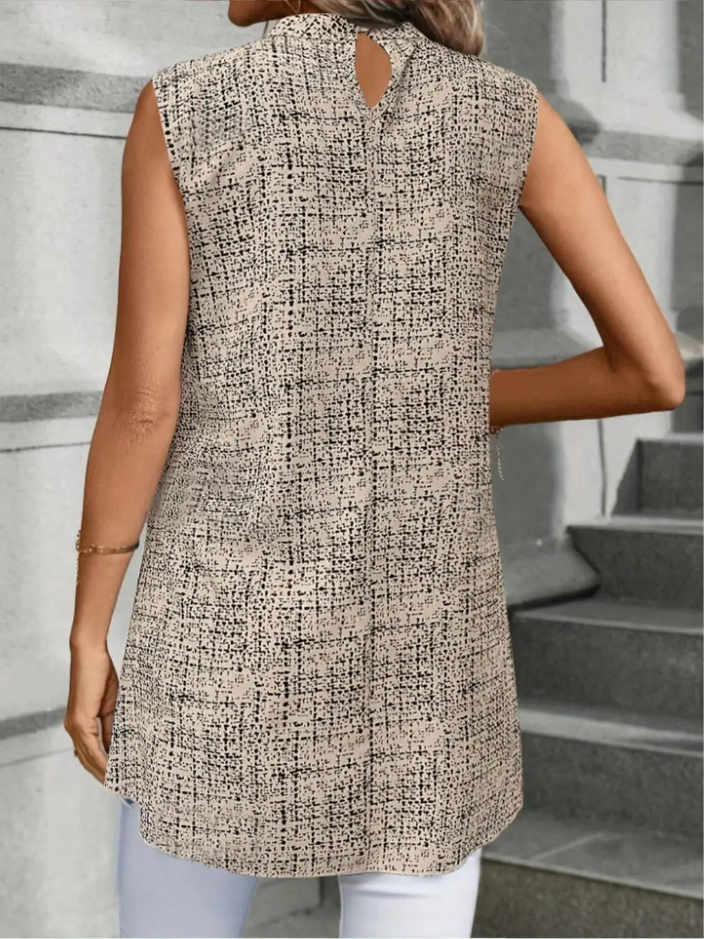 Half-Turtleneck Printed Dovetail Sleeveless Top